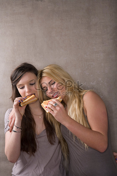 Friends Eating Sandwiches Picture And Hd Photos Free Download On Lovepik