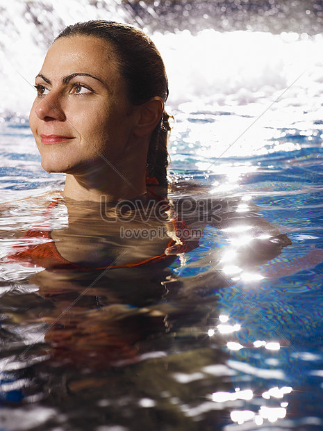 Стоковые видео по запросу Mädchen schwimmen