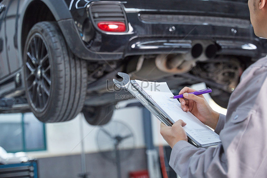 Thợ sửa xe - Nếu chiếc xe của bạn có vấn đề, hãy đến với đội ngũ thợ sửa xe kinh nghiệm, tận tâm để được giải quyết một cách nhanh chóng và chu đáo.