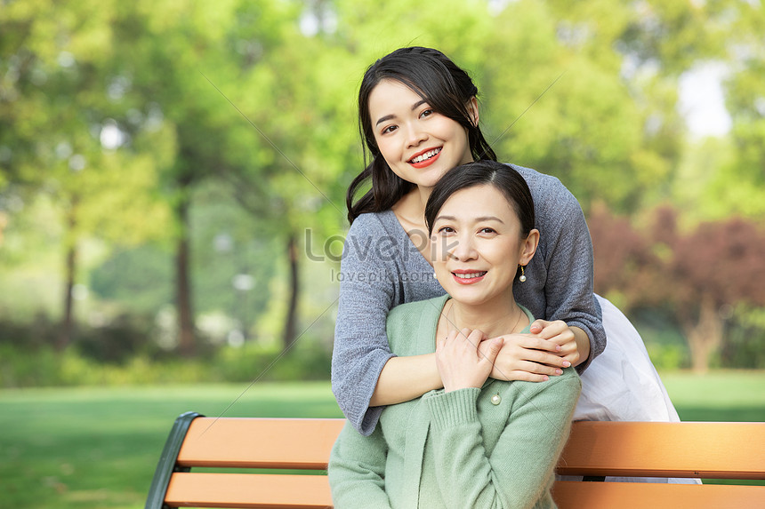 Mother And Daughter Picnic Park Bench Rest Picture And Hd Photos Free Download On Lovepik