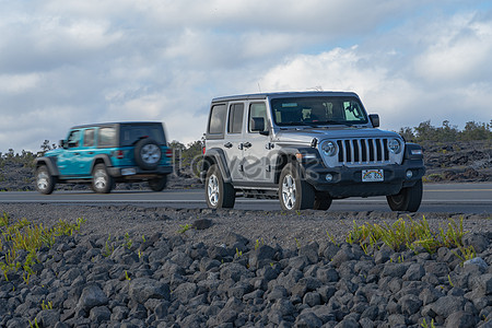 Динамическое сравнение джипа в Big Island Volcanoes National Par stock pictures. & изображений