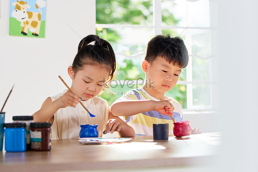 Children Are Carefully Painted On The Pottery Pot Picture And HD Photos ...