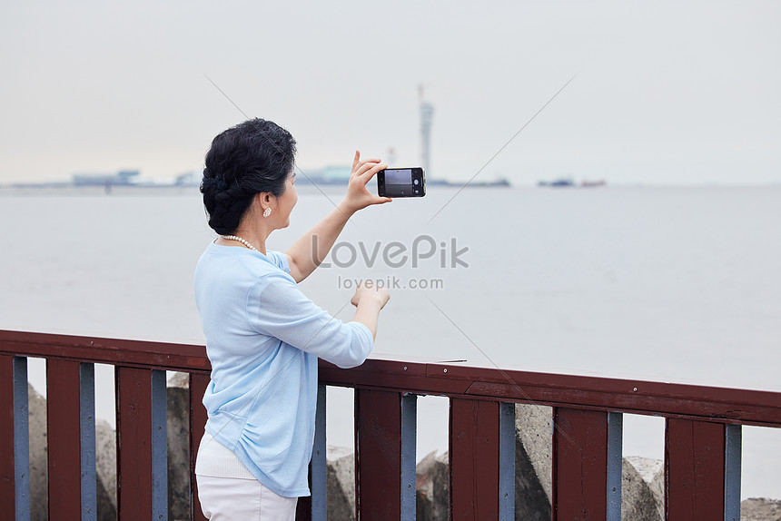 Grandma Took A Picture Of The Beach With Her Mobile Phone Picture And ...