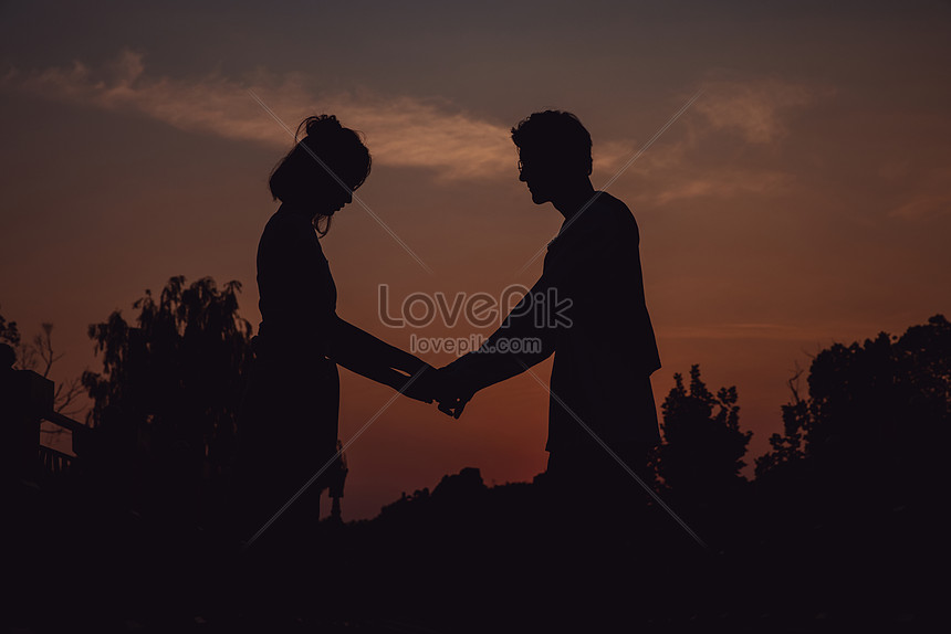 Thật dễ thương khi nhìn thấy đôi tình nhân nắm tay nhau trong từng khoảnh khắc. Hãy cùng nhìn ngắm những bức ảnh nắm tay đáng yêu này và để lòng bạn cảm nhận tình yêu của họ!