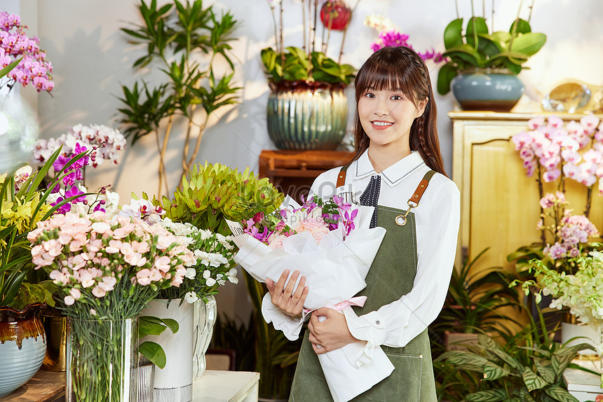 The Beauty Waiter Of The Flower Shop Holds A Bouquet Of Flowers Picture ...