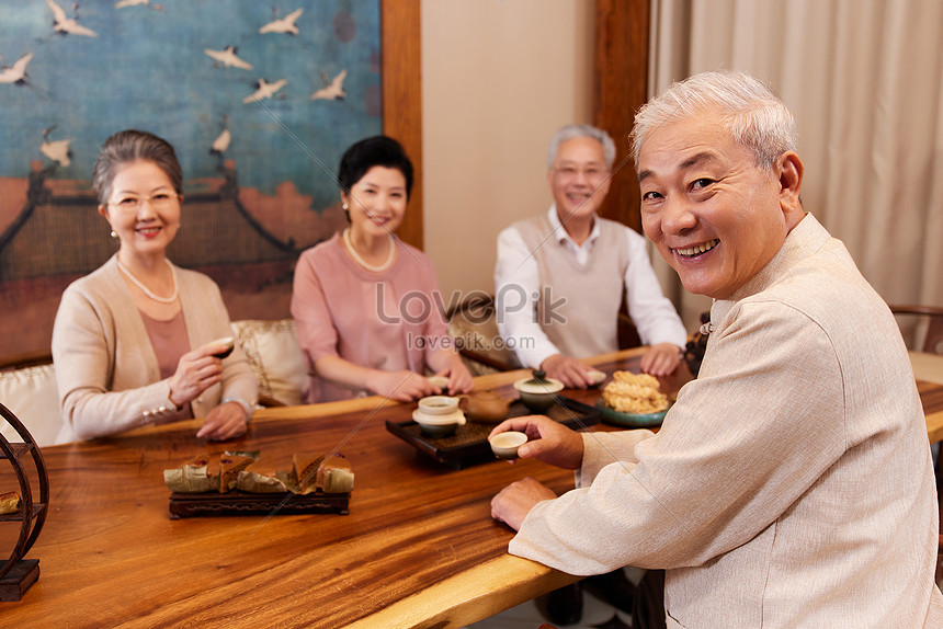 The Old People Have A Happy Party Chat And Drink Tea Picture And HD ...