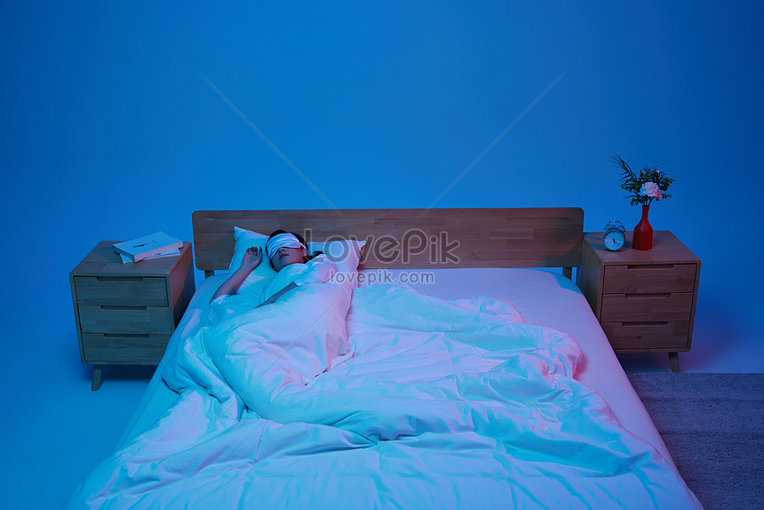 夜に眼帯をつけて眠る女性イメージ 写真 Id Prf画像フォーマットjpg Jp Lovepik Com