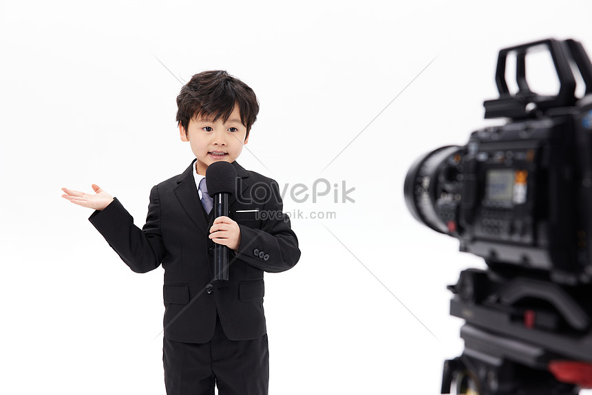 Phóng Viên Nhỏ: Hãy xem một phóng viên nhỏ bé đang “điều tra” cùng máy quay vô cùng đáng yêu. Với niềm đam mê sự thật và cách trình bày được tinh tế, bạn sẽ yêu thích dòng phim này.