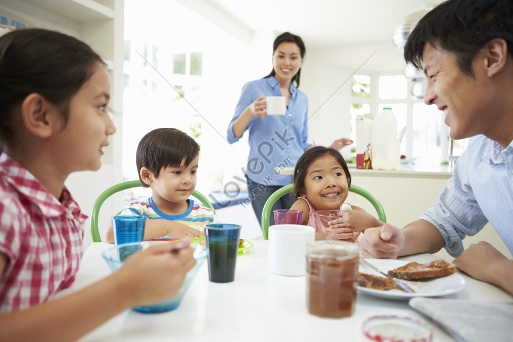 Asian Family Having Breakfast Together In Kitchen Picture And HD Photos ...