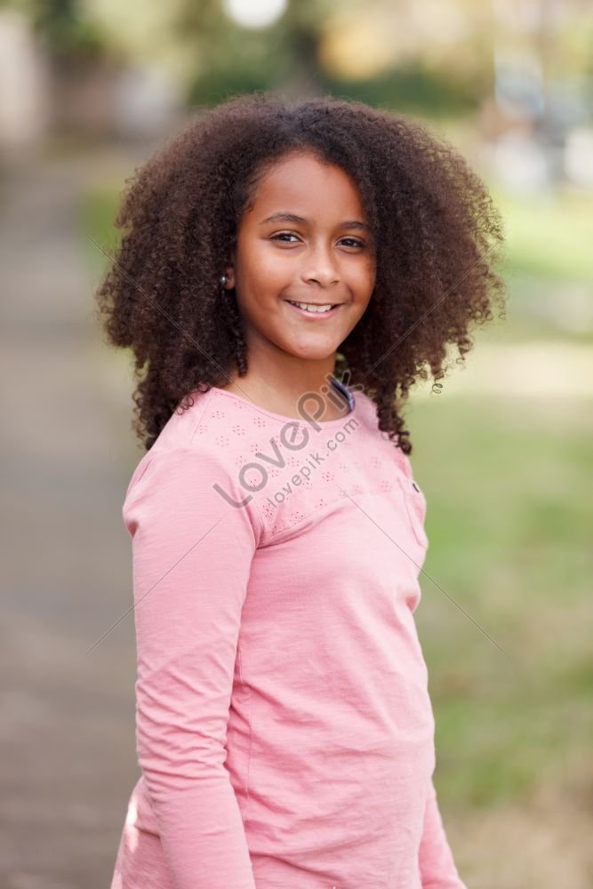 Cute African American Girl In The Street With Afro Hair Cute African ...