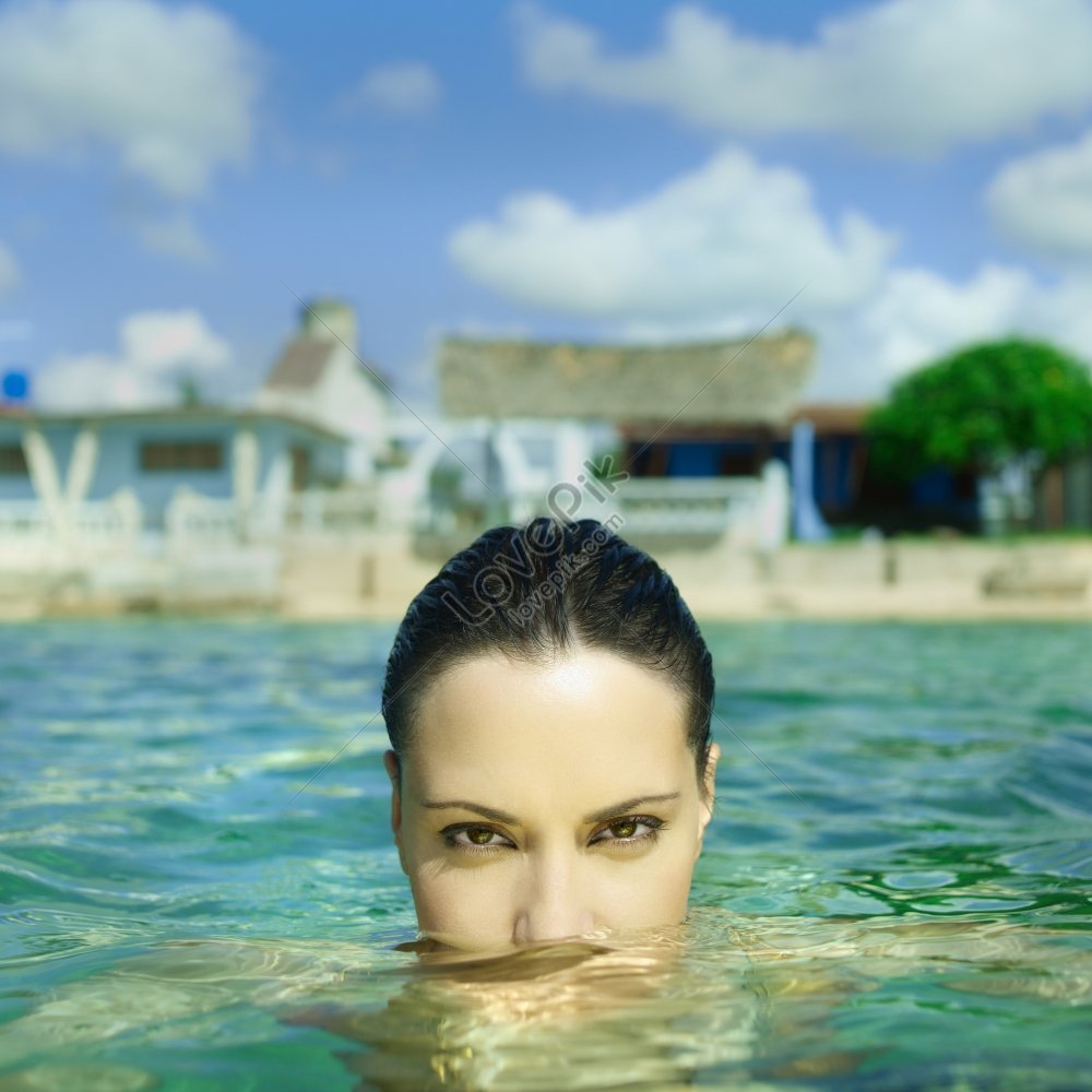 A Picture Of A Splendid Elegant Lady In The Ocean At Dusk Picture And ...