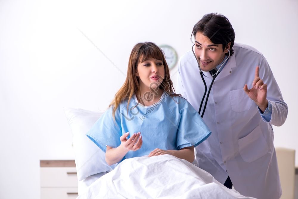 Premium Photo | Doctors man and woman standing together | Врачи, Медицина, Больницы