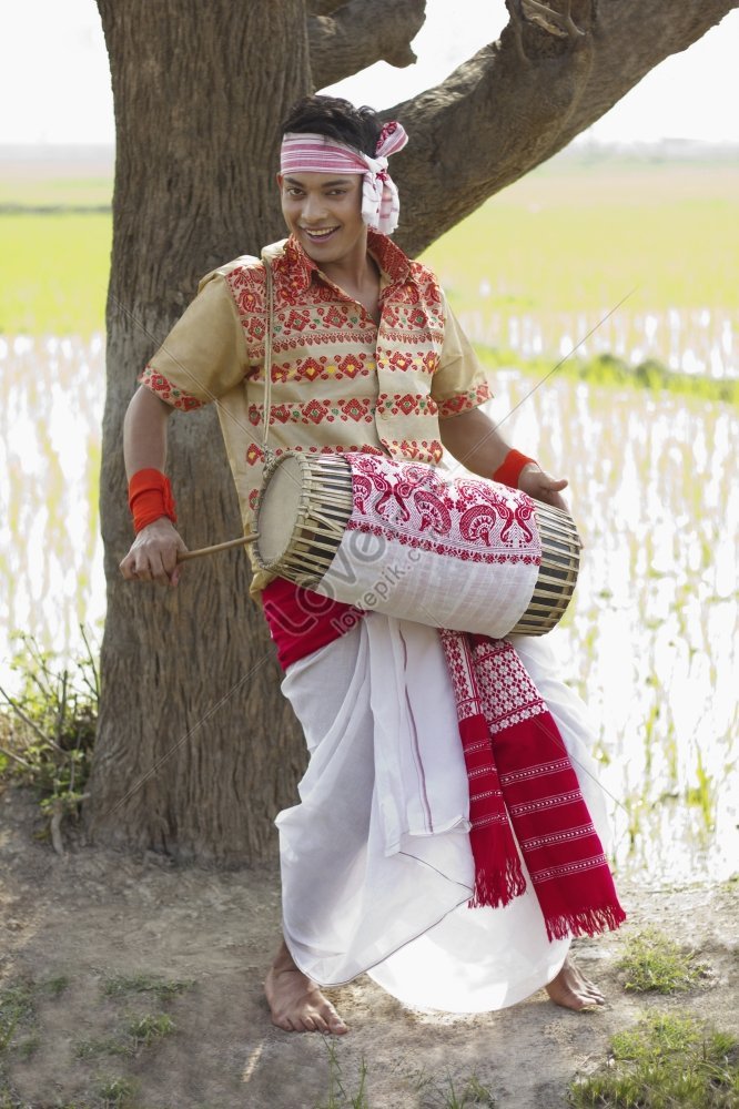 Portrait Of A Bihu Man Playing The Dhol Drum Picture And HD Photos | Free  Download On Lovepik