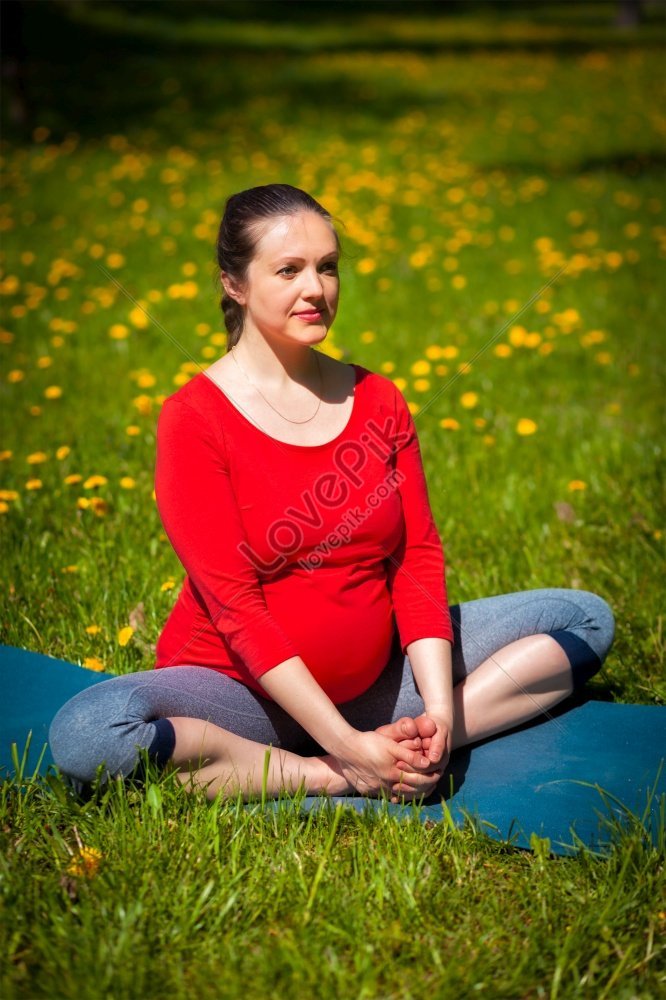 Face pregnant woman keeps hands on belly pose near husband await for child.  Happy family concept. Pregnancy and parenthood concept Stock Photo - Alamy