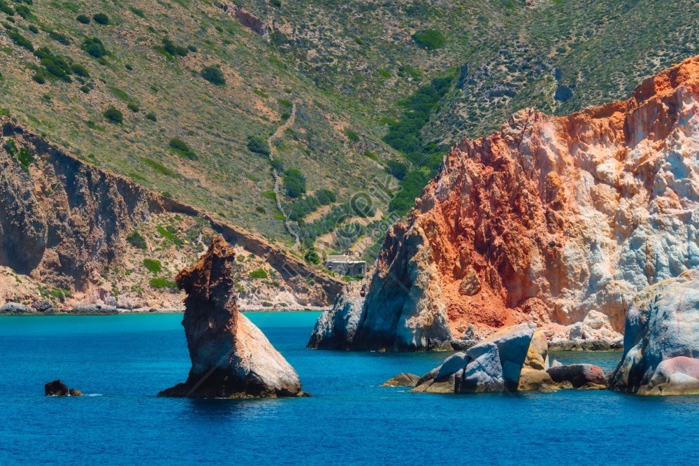 Фото острова Милос в Эгейском море