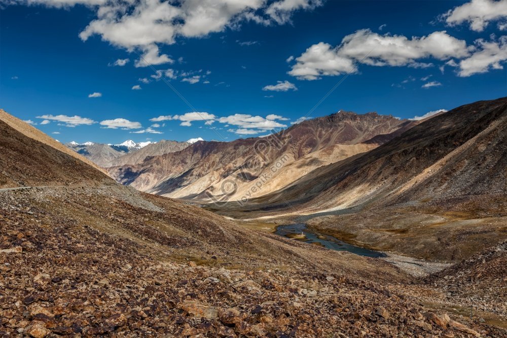 View Of The Himalayan Mountains Near Kardung La Pass Ladakh Photo ...