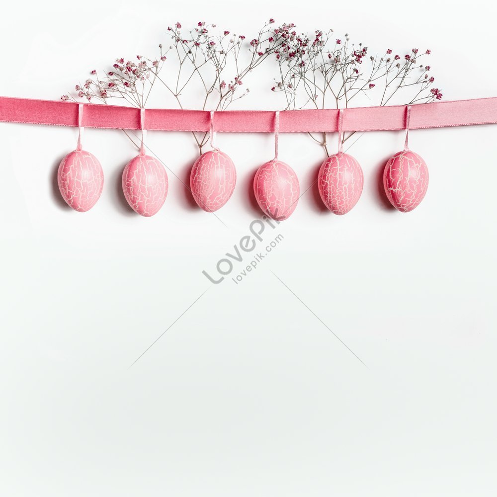 Fondo De Pascua Con Huevos De Color Rosa Pastel Colgantes En Cinta Borde De  Flores Blancas Y Espacio De Copia Para Su Foto De Diseño Foto | Descarga  Gratuita HD Imagen de