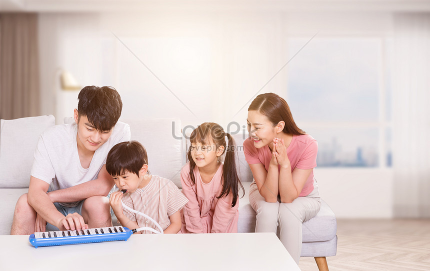 Một hình nền gia đình sẽ khiến cho máy tính hay điện thoại của bạn trở nên đẹp hơn với những khoảnh khắc tuyệt vời. Hãy lựa chọn cho mình những bức ảnh đáng yêu để trang trí màn hình của bạn.