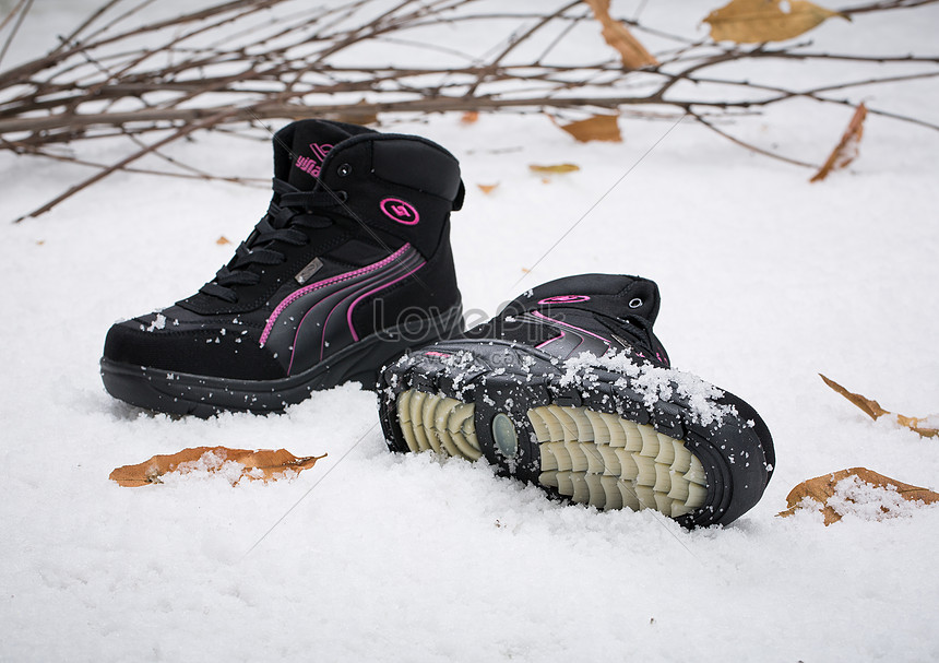 snow boots for snowshoeing
