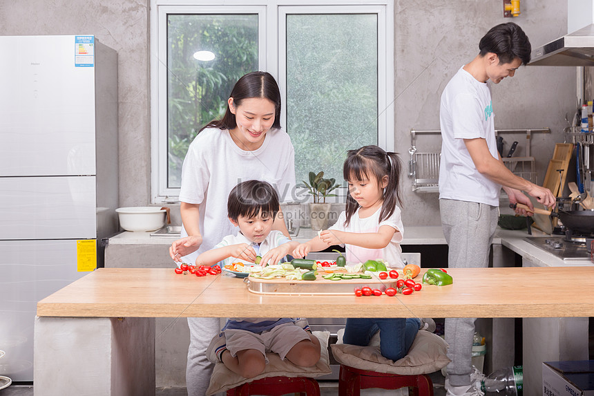 Mini Me Bakes Menampilkan Ibu Dan Anak Main Masak Masak Di Dapur Best Tengok Perangai Real Anak Beranak Gempak