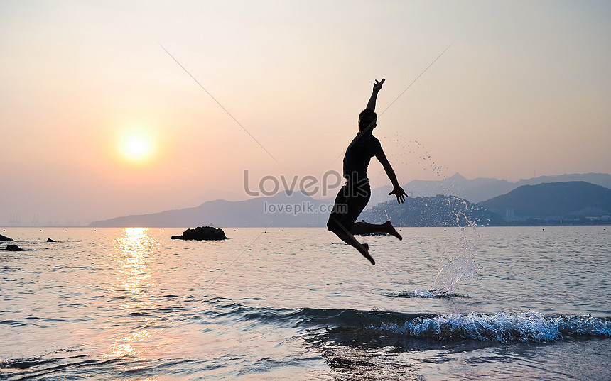 夕日の海を飛び越えてダンサーのシルエットイメージ 写真 Id Prf画像フォーマットjpg Jp Lovepik Com