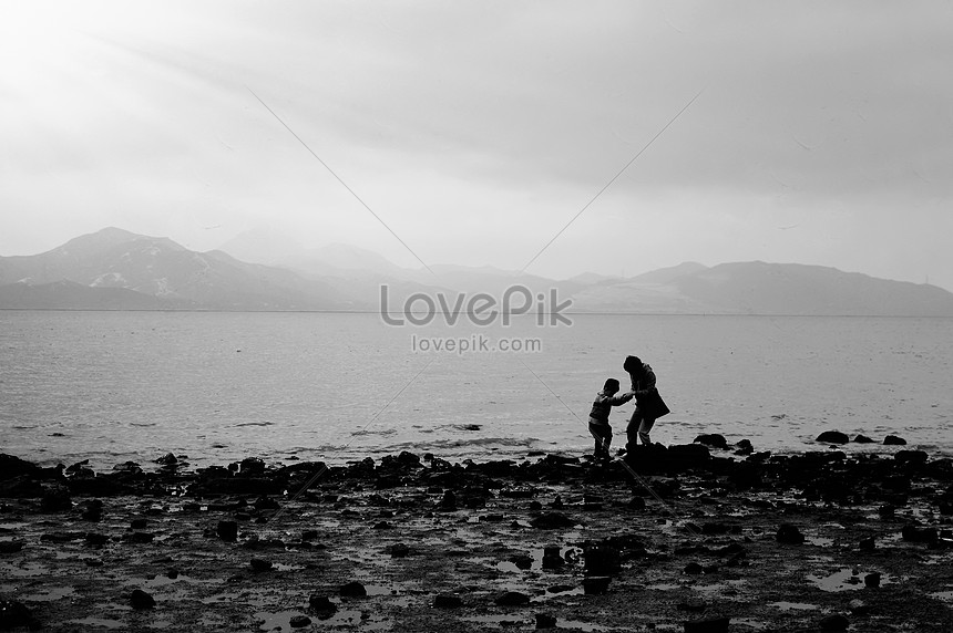 Pantai Ibu Dan Anak Anak Awan Gunung Mendung Gambar Unduh