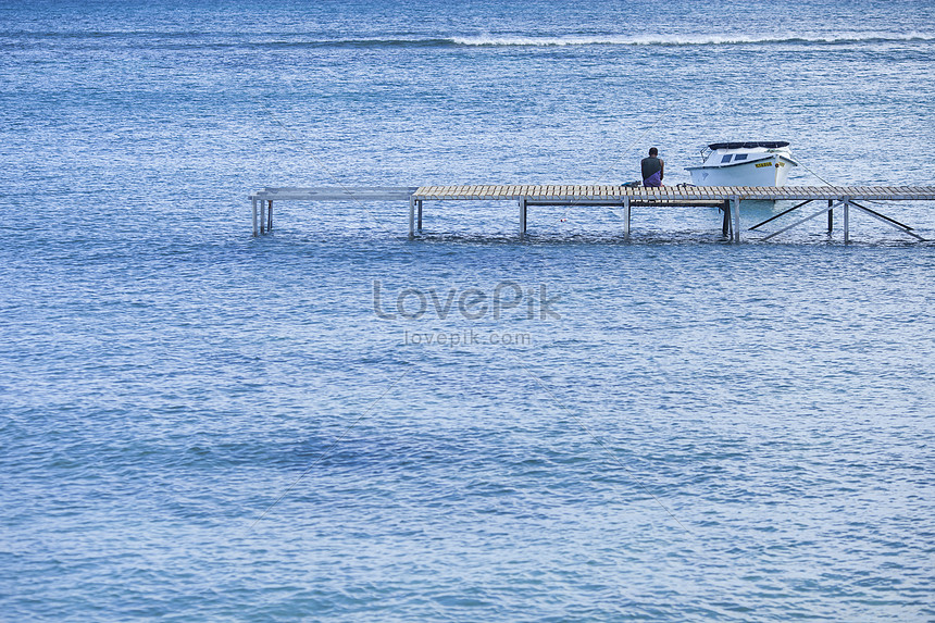 旅行海と男の後ろ姿とボートと橋イメージ 写真 Id Prf画像フォーマットjpg Jp Lovepik Com