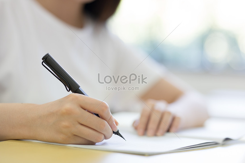 クローズアップを書くペンを持つ教室手イメージ 写真 Id Prf画像フォーマットjpg Jp Lovepik Com