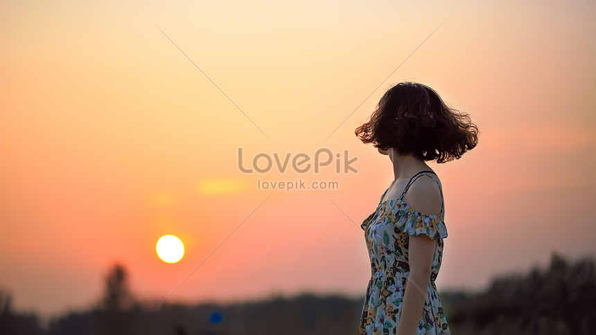 Lovepik صورة Jpg 500661100 Id صورة فوتوغرافية بحث صور أنثى مرة أخرى في غروب الشمس