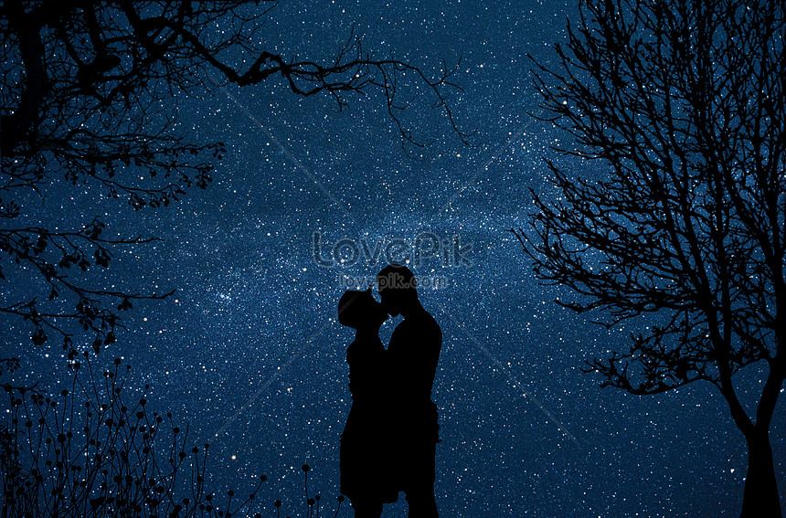 Nụ hôn dưới bầu trời: Nụ hôn dưới bầu trời luôn là một trong những hình ảnh lãng mạn nhất của tình yêu. Hãy cùng ngắm những bức hình nơi người yêu đắm chìm trong tình cảm đầy nồng cháy dưới bầu trời xanh thẳm và tựa đầu vào nhau.