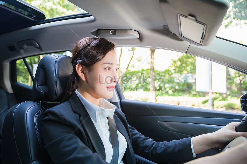 ビジネスの女性が車を運転イメージ 写真 Id Prf画像フォーマットjpg Jp Lovepik Com