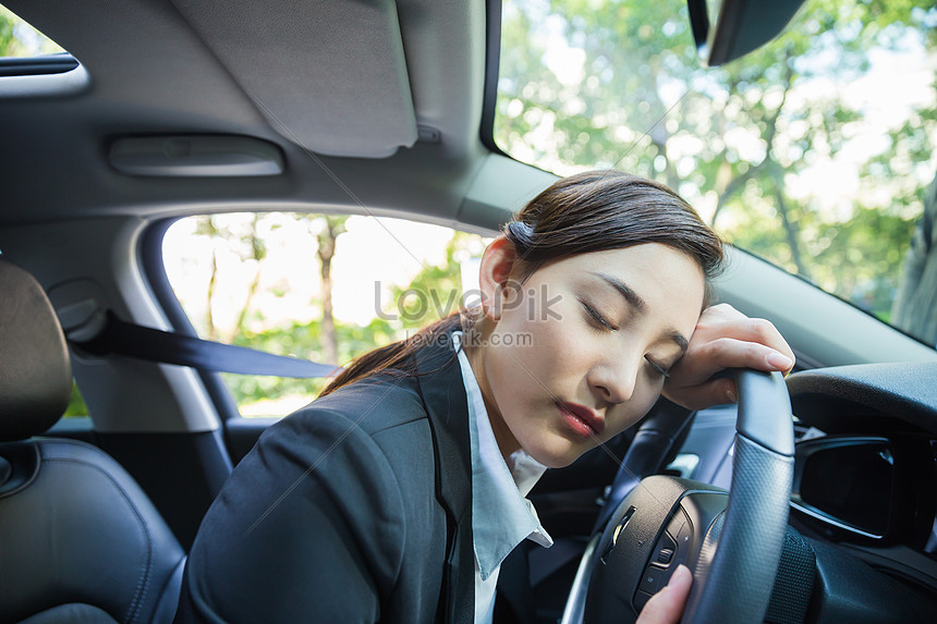 ビジネス女性の駐車中に疲れ運転を休憩イメージ 写真 Id Prf画像フォーマットjpg Jp Lovepik Com