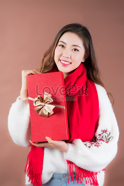 ギフト用の箱を持つ女性の手イメージ 写真 Id Prf画像フォーマットjpg Jp Lovepik Com