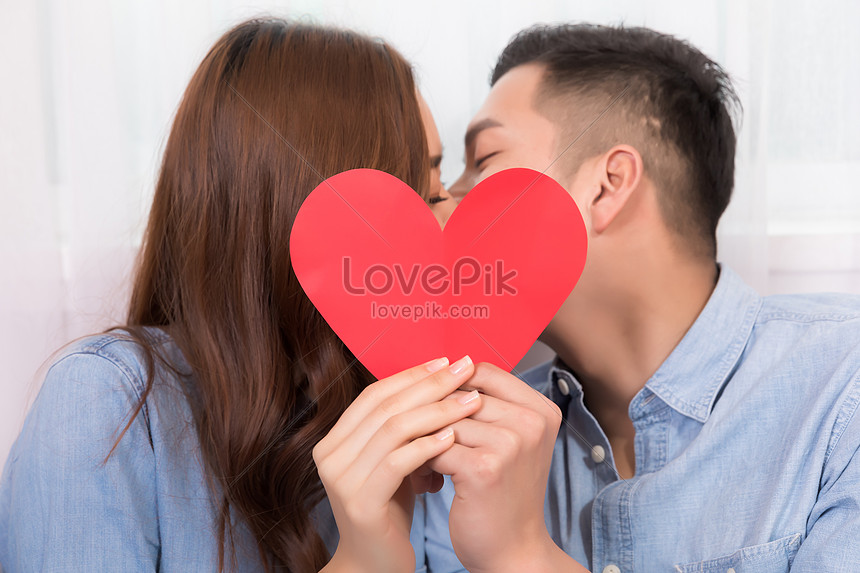 カップルが愛にキスイメージ 写真 Id Prf画像フォーマットjpg Jp Lovepik Com