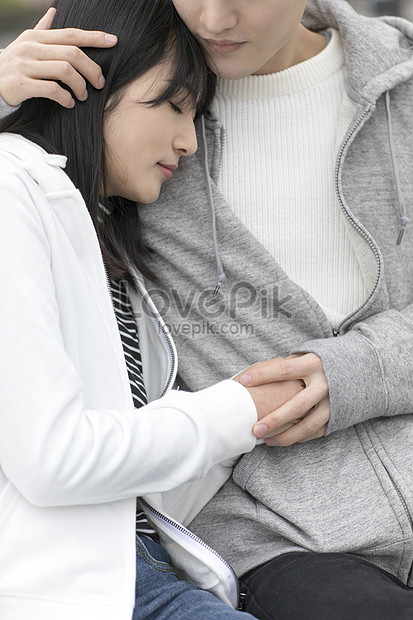 屋外抱きしめるカップルイメージ 写真 Id Prf画像フォーマットjpg Jp Lovepik Com