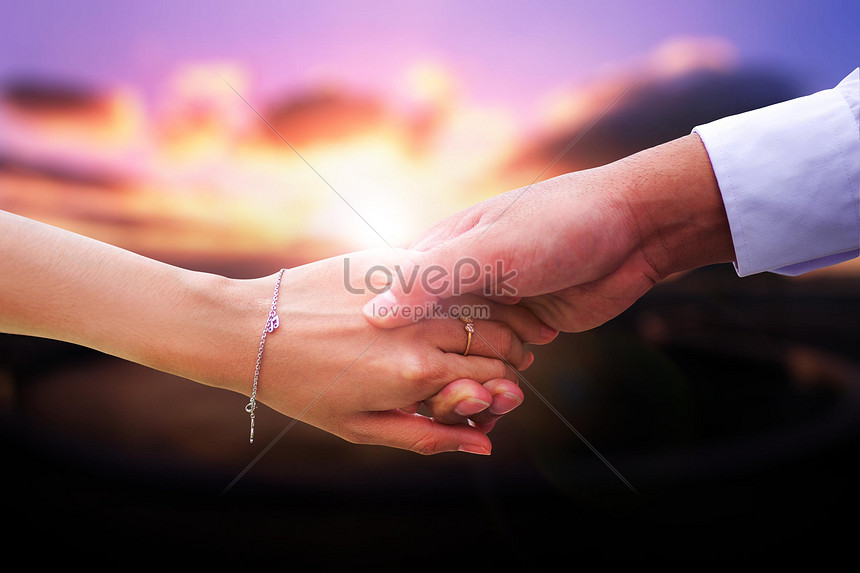 Hình nền nắm tay nhau tình yêu sẽ khiến trái tim bạn tan chảy vì quá đẹp. Hình ảnh này mang đến một thông điệp về tình yêu rất sâu sắc. Chỉ cần ngắm nhìn hai đôi tay nắm chặt nhau, bạn sẽ cảm thấy được sức mạnh và sự ủng hộ của người bạn yêu.