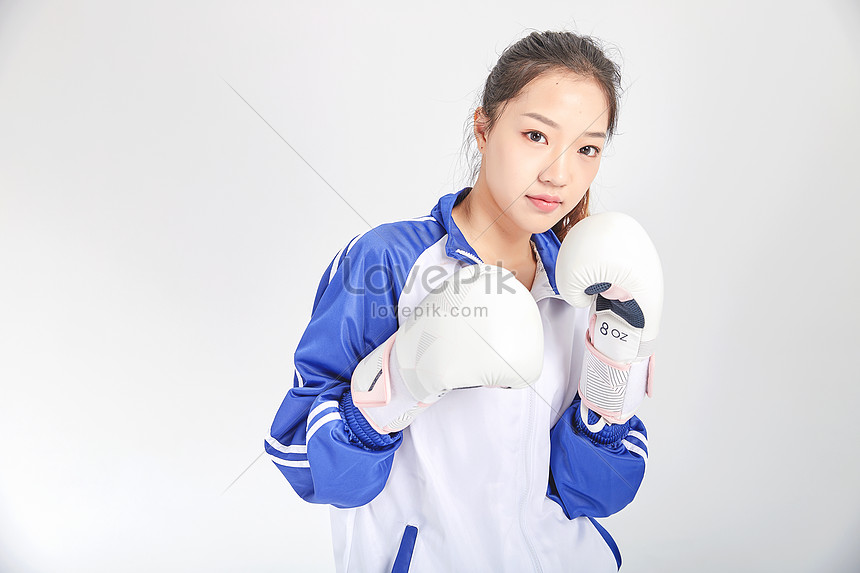 ボクシンググローブの強力なパワーのコンセプトを着ている女子高生イメージ 写真 Id Prf画像フォーマットjpg Jp Lovepik Com