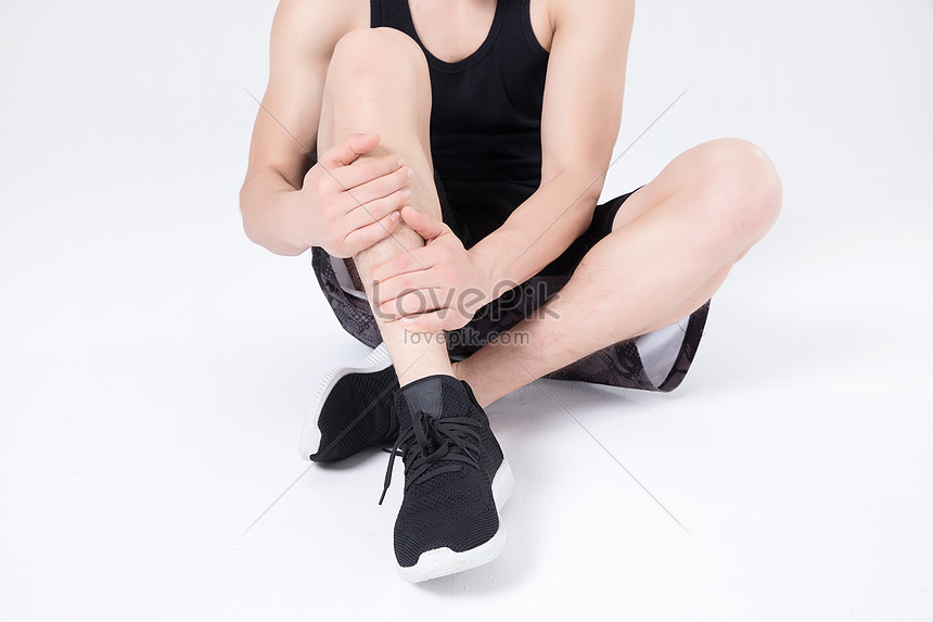 スポーツフィットネス男性のふくらはぎの痛みイメージ 写真 Id Prf画像フォーマットjpg Jp Lovepik Com