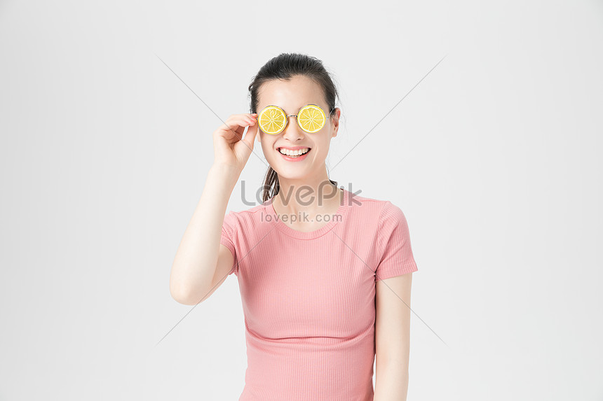 面白いレモン漫画の眼鏡をかけている若い女性イメージ 写真 Id Prf画像フォーマットjpg Jp Lovepik Com