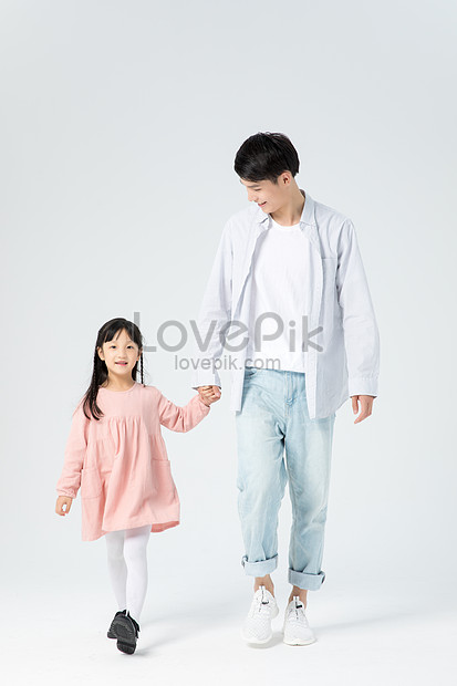 父と娘 親子 手をつないで歩くイメージ 写真 Id Prf画像フォーマットjpg Jp Lovepik Com