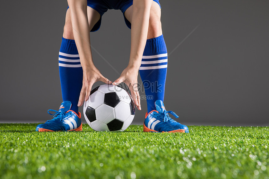 A Close Up Of A World Cup Soccer Players Feet Photo Image Picture Free Download Lovepik Com