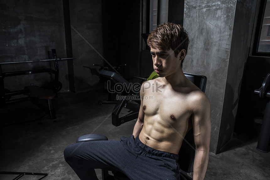 フィットネス男性の太ももの内転筋トレーニングイメージ 写真 Id Prf画像フォーマットjpg Jp Lovepik Com