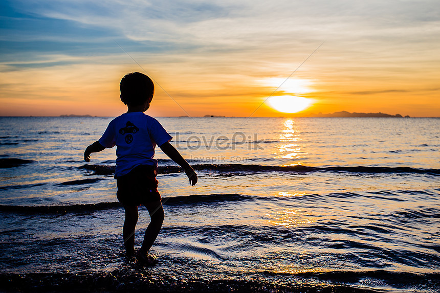 Samui Children Play By The Sea Photo Image Picture Free Download 500977085 Lovepik Com