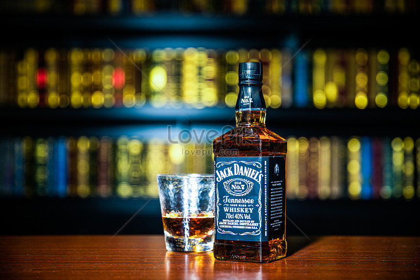 Download Whisky Bottles And Glasses Photo Image Picture Free Download 501029511 Lovepik Com PSD Mockup Templates