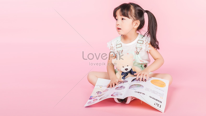 読書クマを持ってかわいい女の子イメージ 写真 Id Prf画像フォーマットjpg Jp Lovepik Com