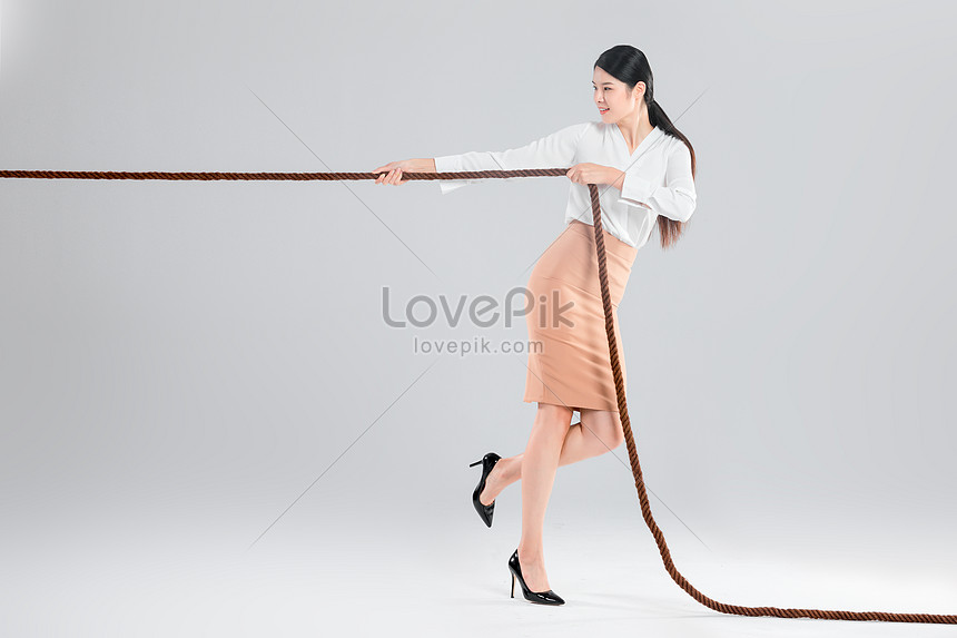 Young Business Women Tug Of War Photo Image Picture Free Download Lovepik Com