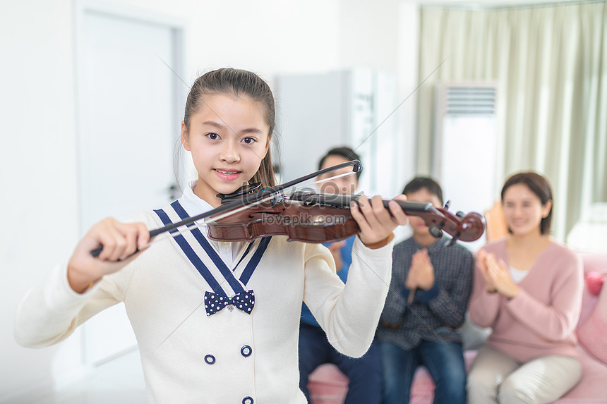 バイオリンを弾いている女の子イメージ 写真 Id Prf画像フォーマットjpg Jp Lovepik Com