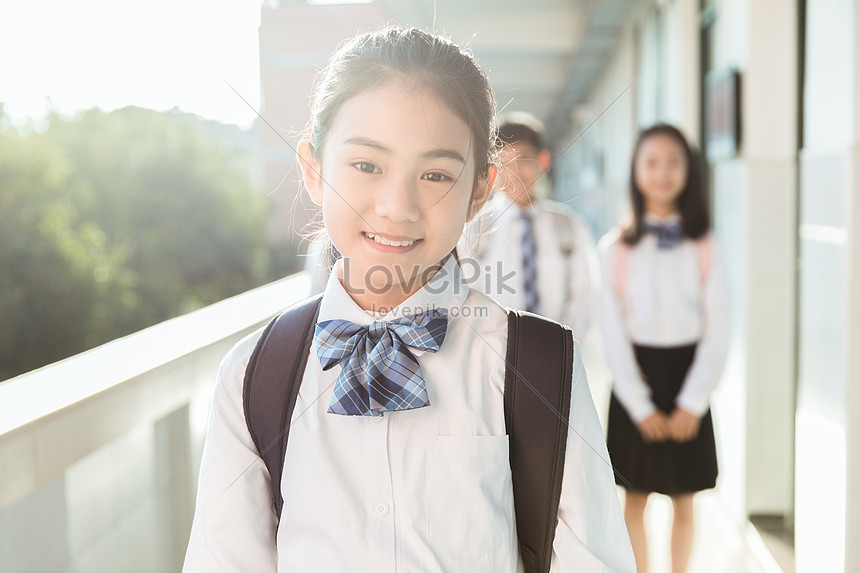 女子学生の幸せな笑顔イメージ 写真 Id Prf画像フォーマットjpg Jp Lovepik Com