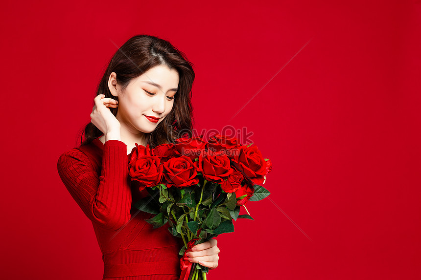 78+ Gambar Orang Megang Bunga Mawar Paling Keren