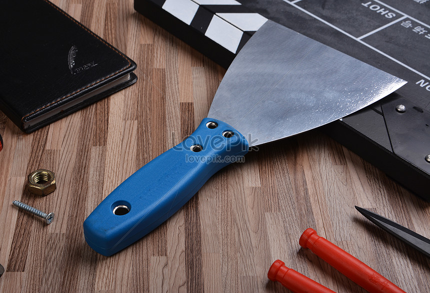 metal putty knife